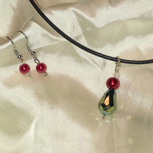 Swarovski crystal pendant leather cord & earrings - Picture 1 of 8